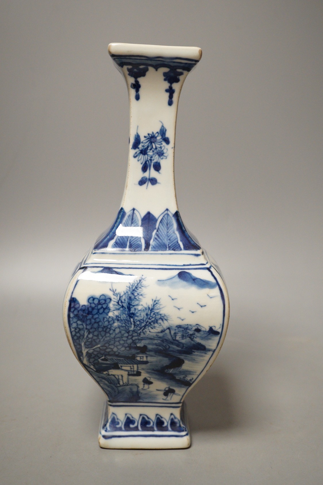 A Chinese blue and white vase, 23.5cm